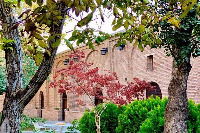 هتل بوتیک قهرمانی قزوین - محوطه