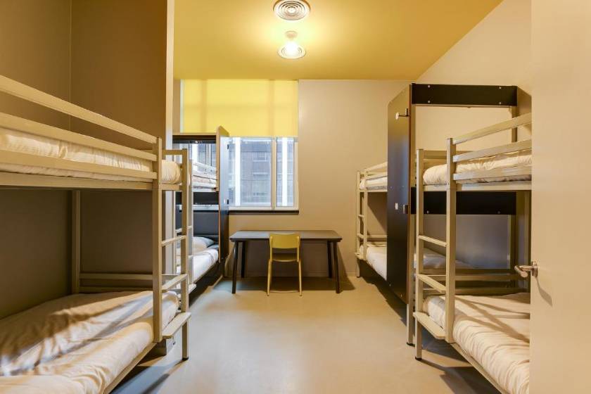 ClinkNOORD Hostel - Bed in 6-bed en-suite dorm