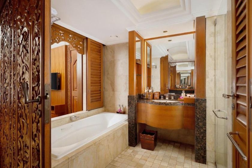 Nusa Dua Beach Hotel & Spa, Bali - Palace Club Twin Room with Lagoon Access