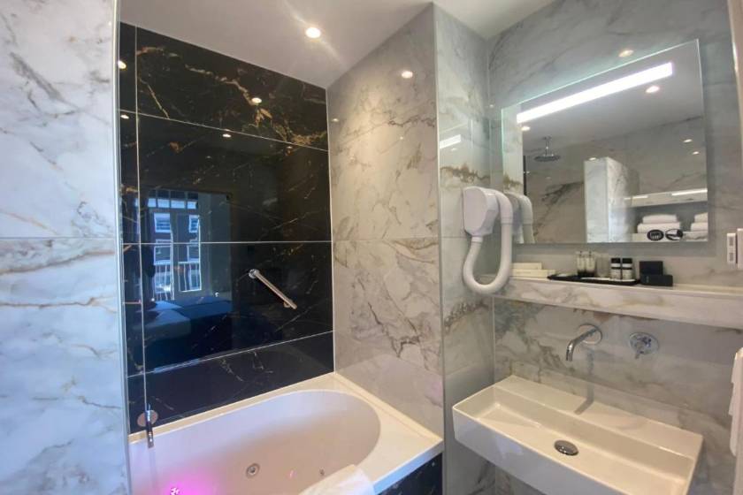 Alp Hotel - Triple Room with Garden View