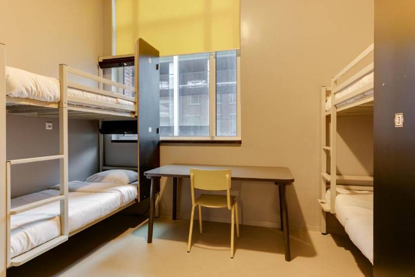 ClinkNOORD Hostel - Bed in 6-bed en-suite dorm