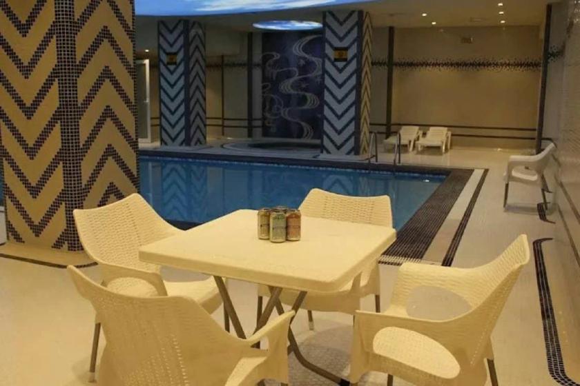 هتل شهدای خلیج فارس مشهد - استخر