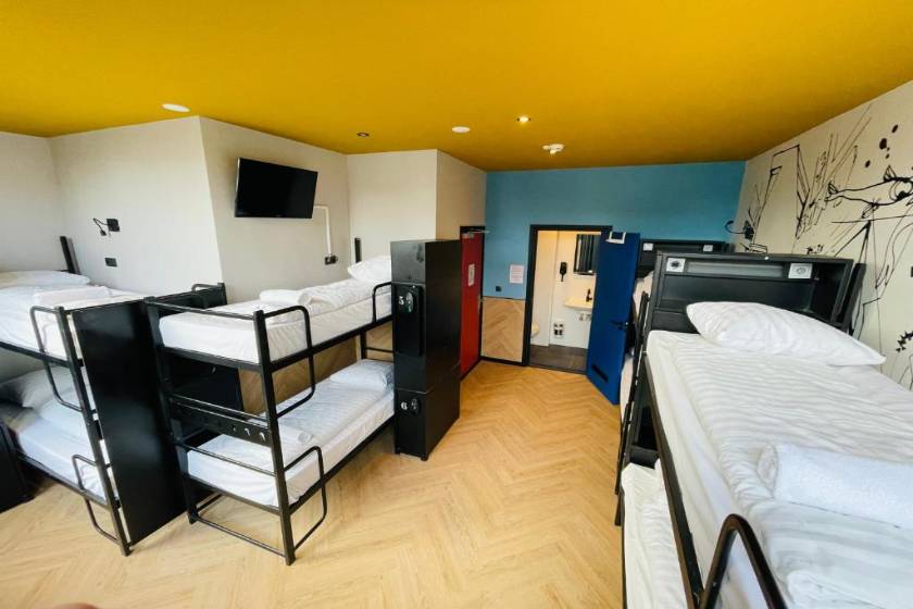Heart of Amsterdam Hostel - Private Room (8 Adults)