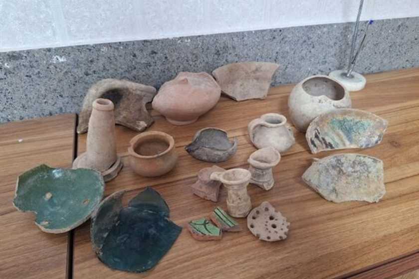 کشف ظروف تاریخی در ابهر