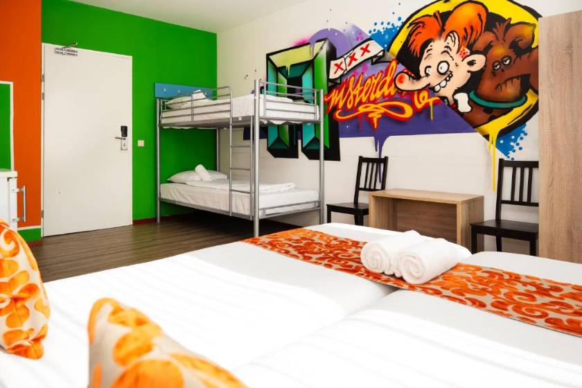 Amsterdam Teleport Hotel - 4-Person Studio with Private External Bathroom