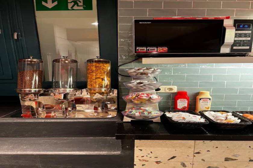 Heart of Amsterdam Hostel - breakfast