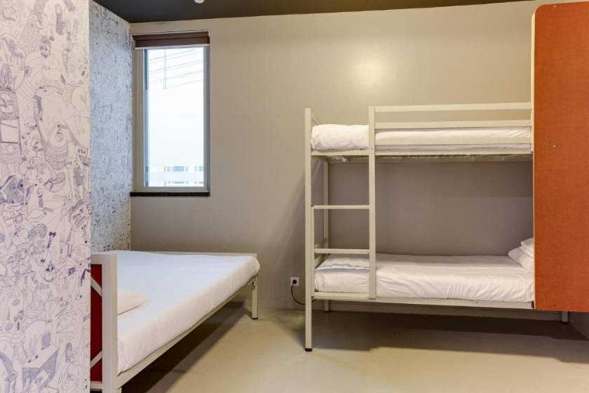ClinkNOORD Hostel - Private quadruple room with attached bathroom