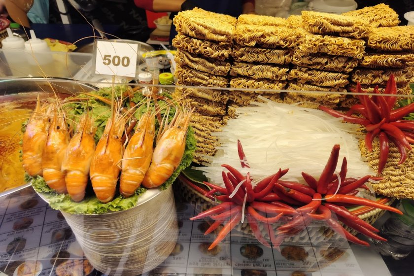 بازار شبانه پراتونام بانکوک . منبع عکس: گوگل‌مپ. عکاس: Selva Kumar