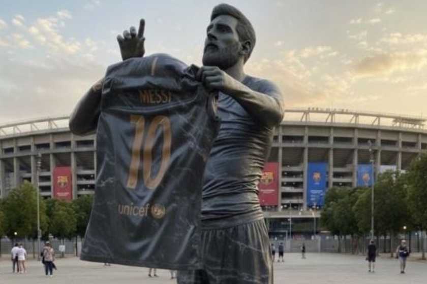 مسی از مجسمه ۲۱ متری خود در کلکته هند رونمایی می‌کند