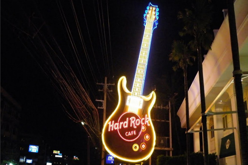 کافه هارد راک. منبع عکس: وبسایت signworks.co.th. عکاس: نامشخص