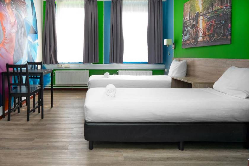 Amsterdam Teleport Hotel - Twin Studio