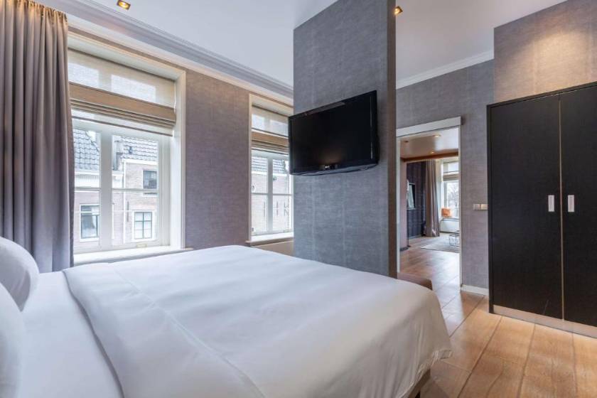 Radisson Blu Hotel, Amsterdam City Center - Ruyschen Suite with Canal View