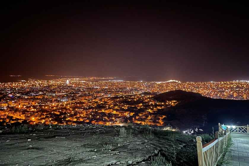 کافه رستوران توپراق قلعه وان