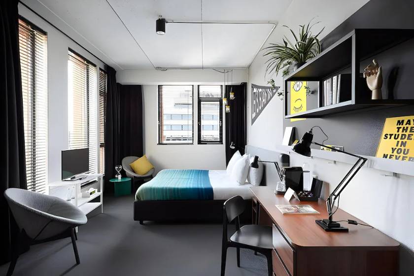 The Social Hub Amsterdam City - Deluxe King Room