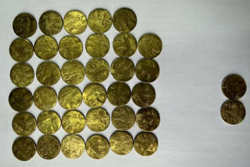 کشف ۳۷ سکه ساسانی در اسدآباد