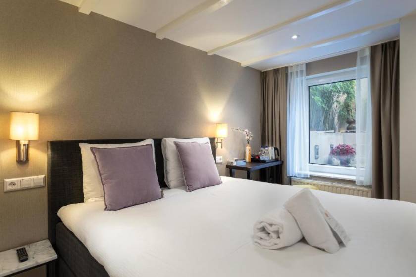 NL Hotel District Leidseplein - Comfort Double Room with Patio - Basement Floor
