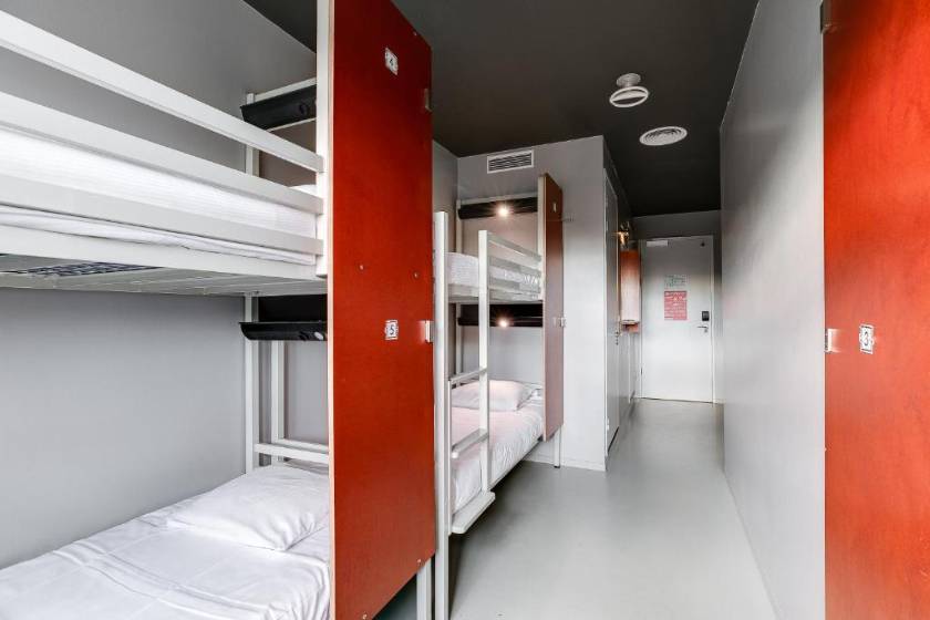 ClinkNOORD Hostel - Bed in 6-bed en-suite dorm