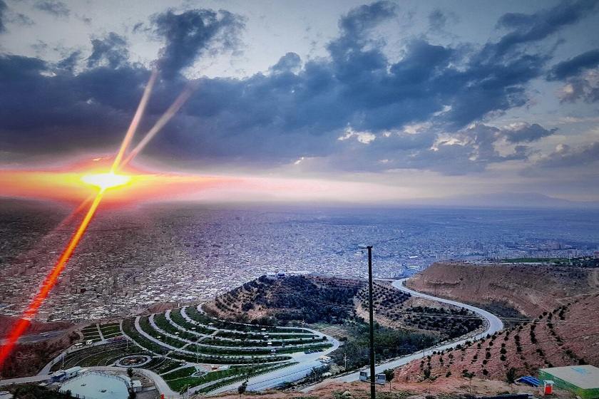 تفرجگاه عون بن علی تبریز. منبع عکس: گوگل‌مپ. عکاس: علی زالی