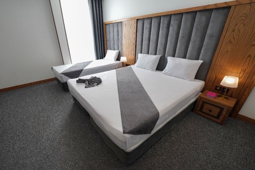 هتل ایوان 2 (فدائی) مشهد - اتاق سه تخته 