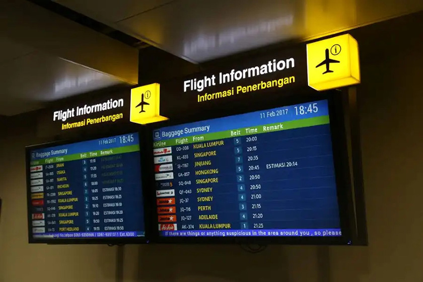 مانیتورهای فرودگاه. منبع عکس: وبسایت ekaputrawisata.com. عکاس: نامشخص