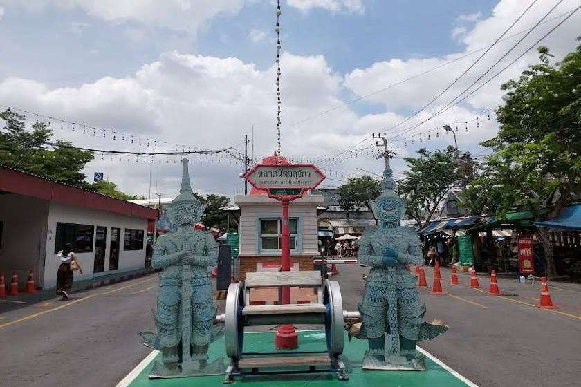 بازار آخر هفته چاتوچاک . منبع عکس: گوگل مپ. عکاس: Lee ED