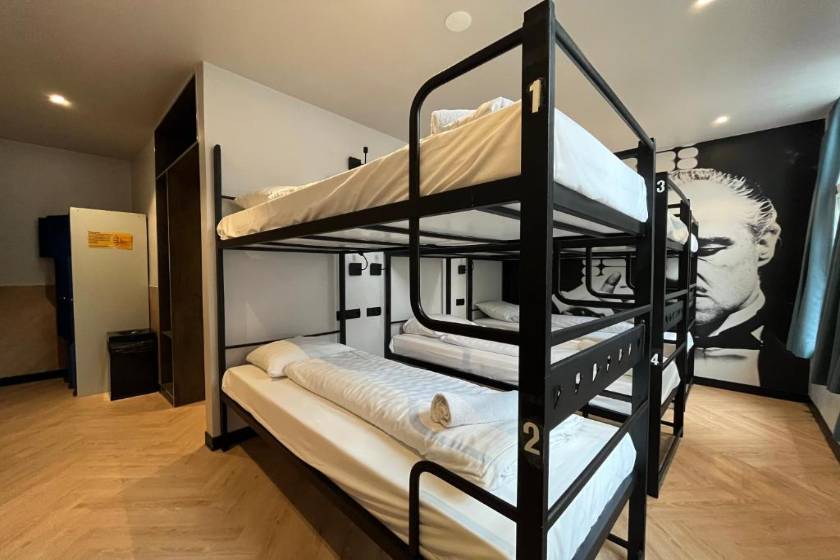 Heart of Amsterdam Hostel - Private Room (8 Adults)