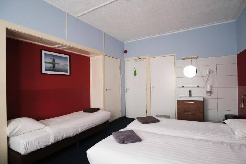 Hotel Abba - Triple Room with Shared Bathroom