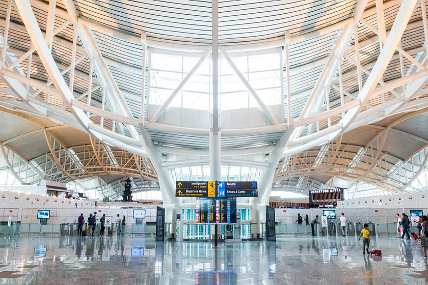 تصویر از سالن فرودگاه. منبع عکس: وبسایت interairport-southeastasia.com. عکاس: نامشخص