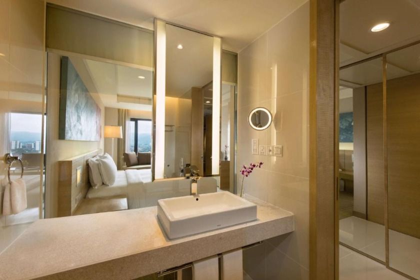 DoubleTree By Hilton Kuala Lumpur - Deluxe Twin Room with Mountain View