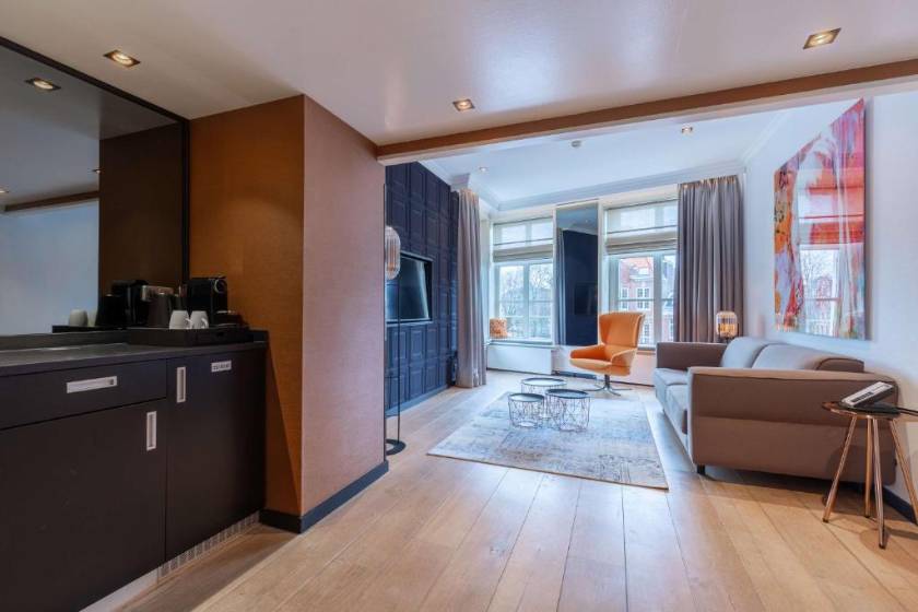 Radisson Blu Hotel, Amsterdam City Center - Ruyschen Suite with Canal View