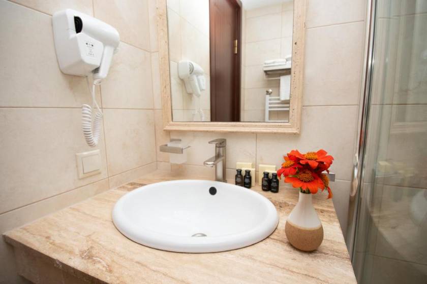 KMM Hotel - Standard Twin Room