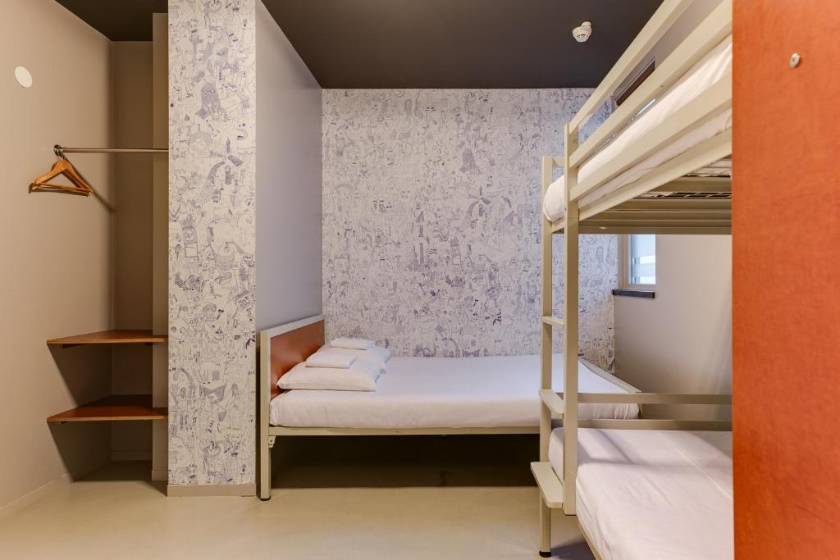 ClinkNOORD Hostel - Private quadruple room with attached bathroom