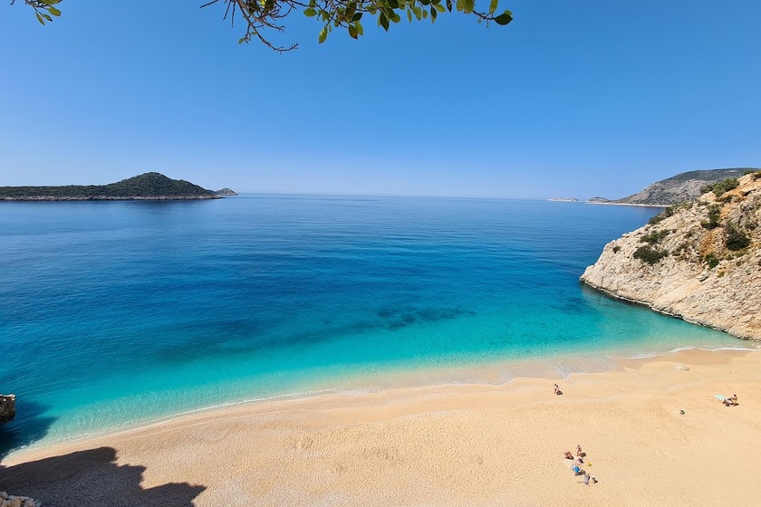 ساحل کاپوتاش. منبع عکس: گوگل مپ. عکاس: Alp Kayikcioglu