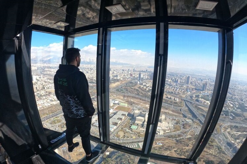 اتاق شیشهای برج میلاد