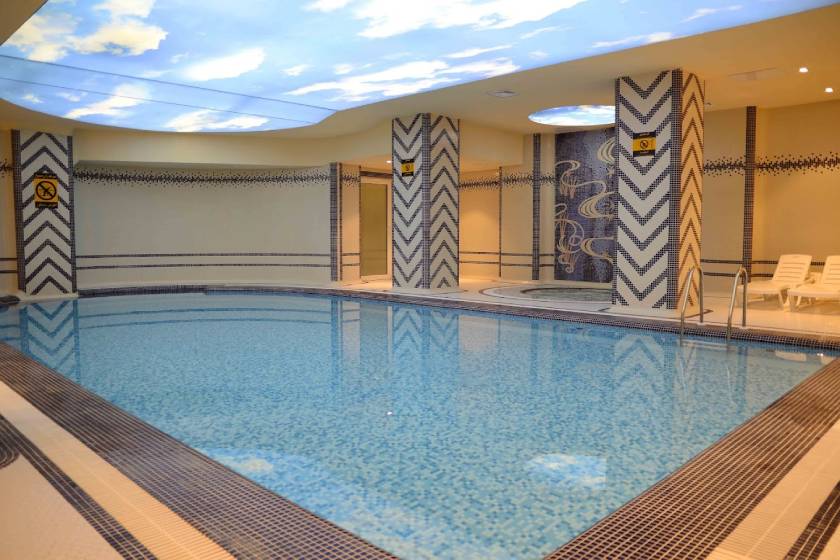 هتل شهدای خلیج فارس مشهد - استخر