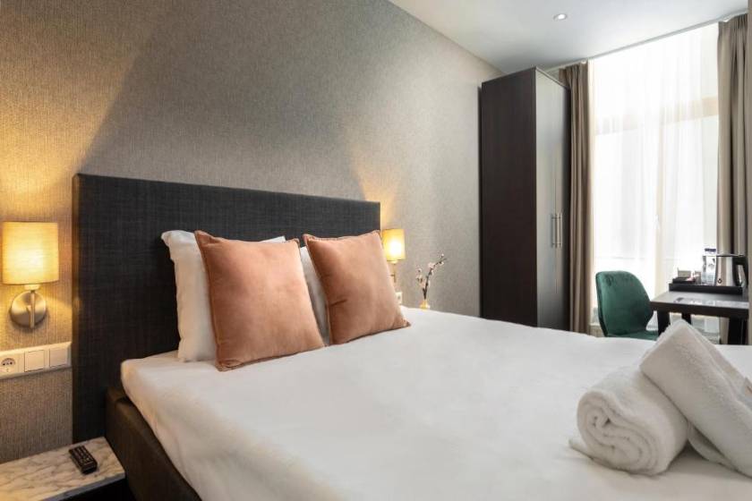 NL Hotel District Leidseplein - Comfort Double Room with Canal View