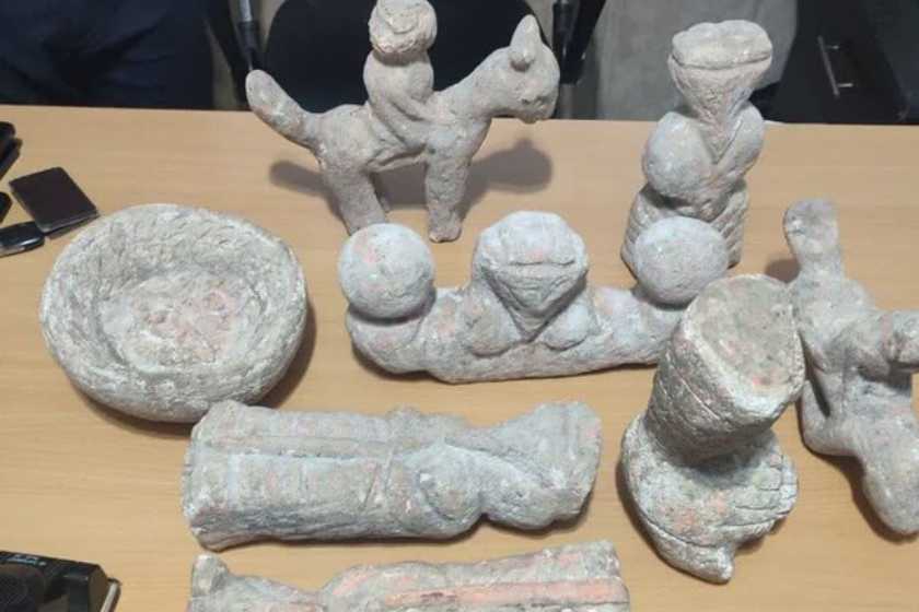 کشف اشیای تاریخی ۲۸۰۰ ساله در فریدونکنار