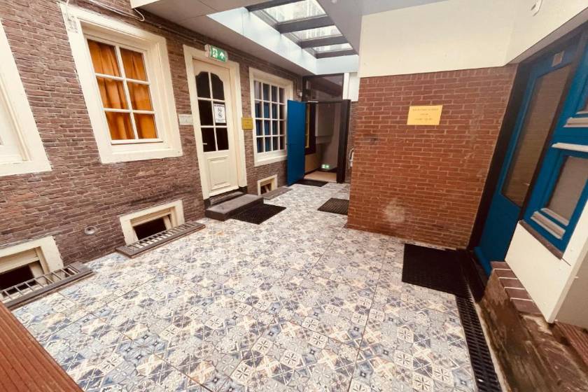 Heart of Amsterdam Hostel - facade