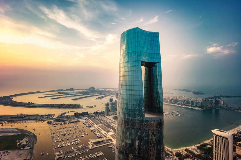 دبی میزبان بلندترین هتل جهان؛ آسمان‌ خراش ۳۷۷ متری افتتاح شد