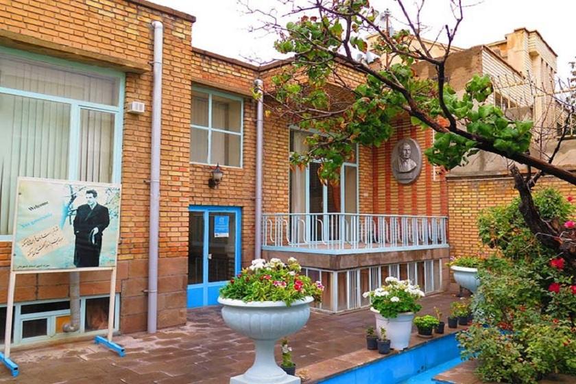 موزه استاد شهریار تبریز. منبع عکس: گوگل‌مپ. عکاس: میترا رمضان‌زاده