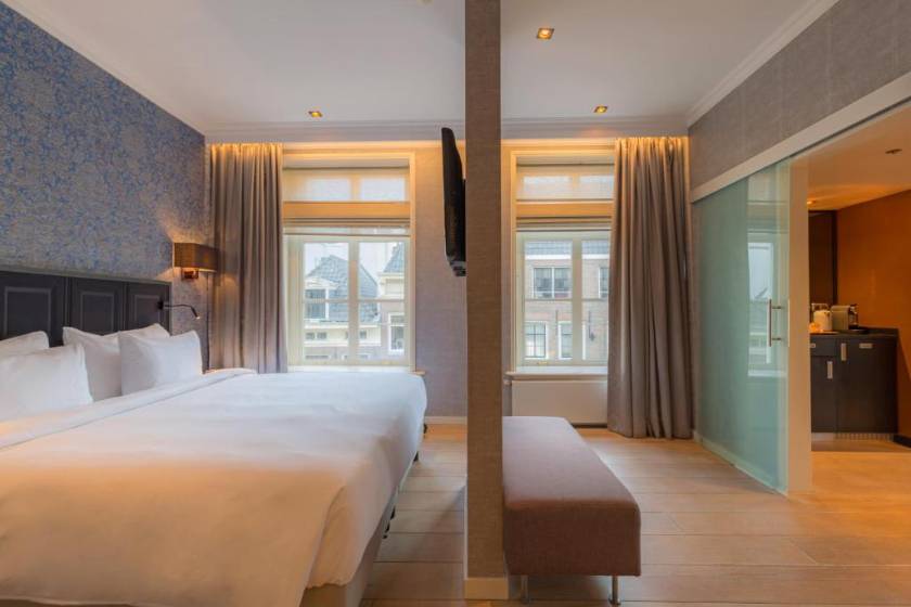 Radisson Blu Hotel, Amsterdam City Center - Ruyschen Suite with Canal View