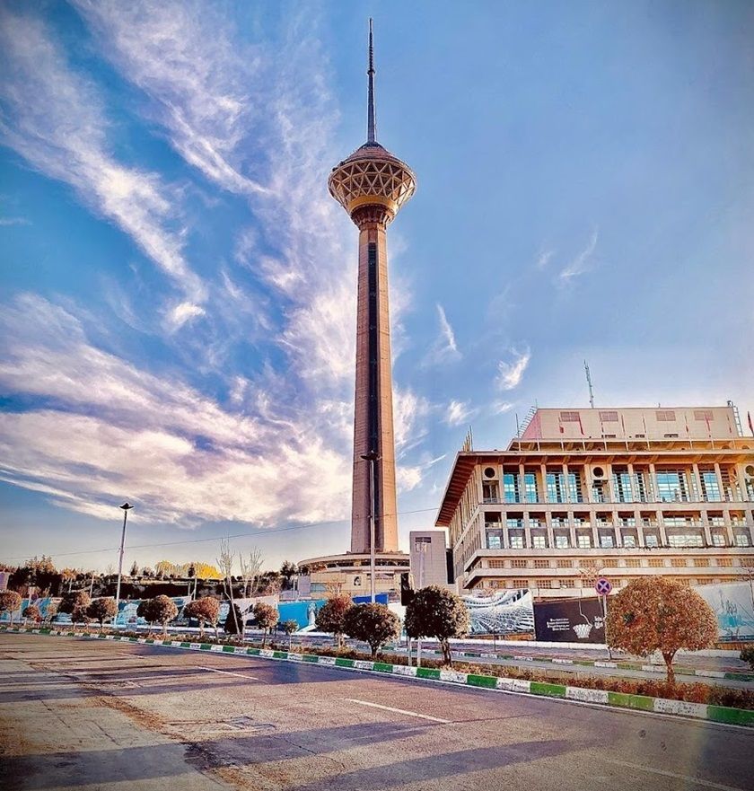مسیر دسترسی به برج میلاد