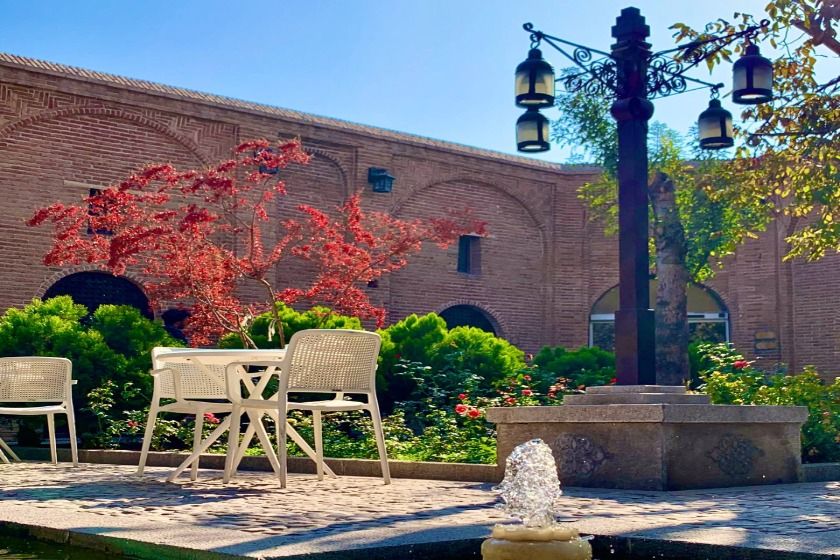 هتل بوتیک قهرمانی قزوین - محوطه