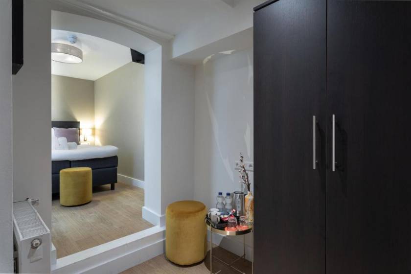 NL Hotel District Leidseplein - Comfort Double Room with Patio - Basement Floor