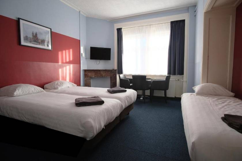 Hotel Abba - Triple Room with Shared Bathroom