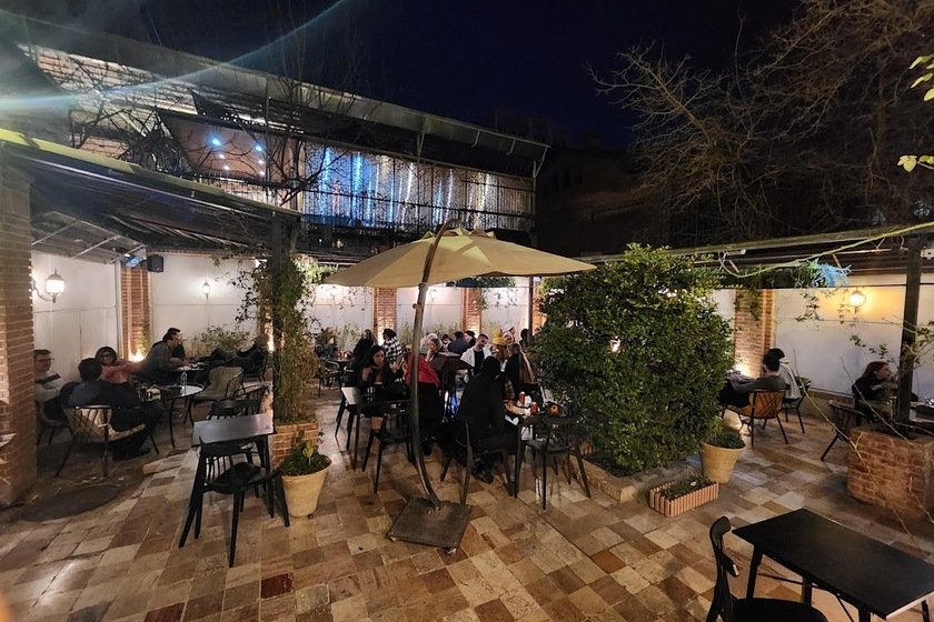 خیابان ویلا و کافه‌های هنری