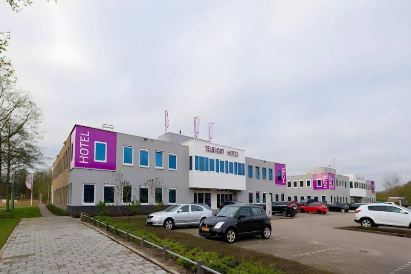 Amsterdam Teleport Hotel - facade