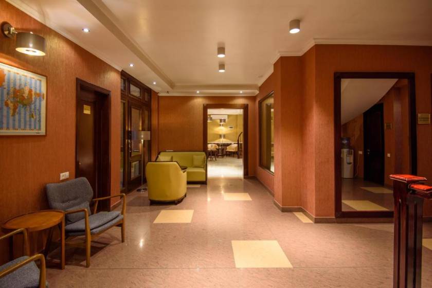 KMM Hotel - lobby
