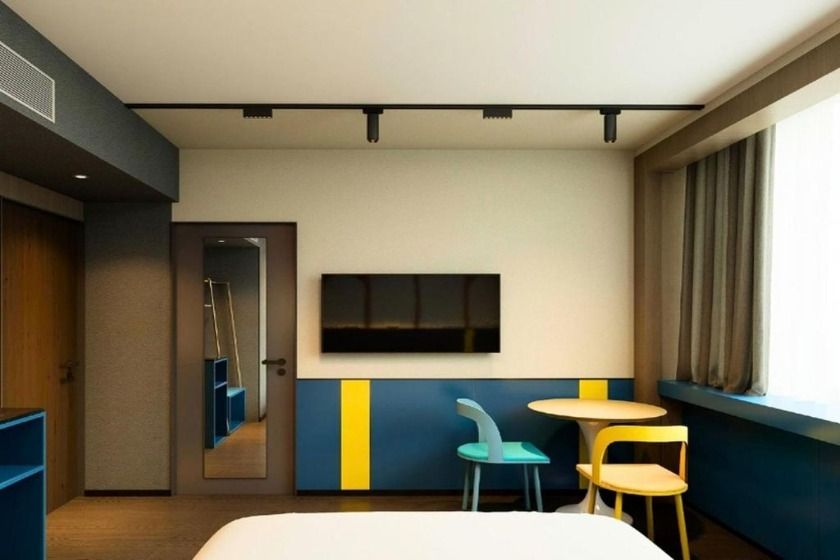 Furama City Centre Singapore - Deluxe Plus King or Twin Room