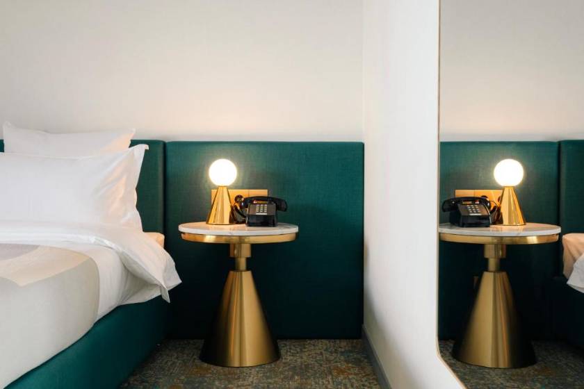 Castor & Pollux Hotel - Deluxe Twin Room with City View